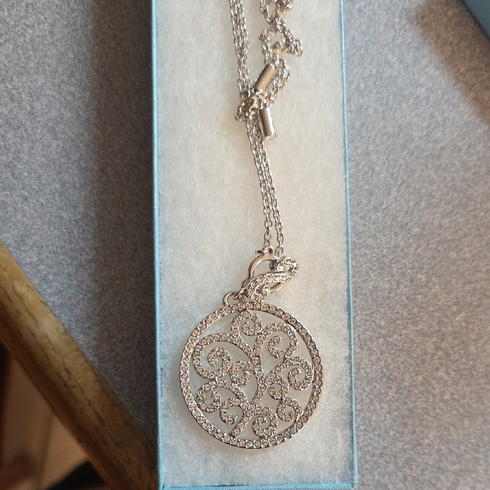 Elegant Filigree Silver Pendant Necklace